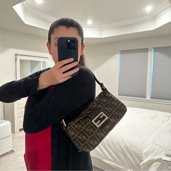 ✨SOLD ✨ FENDI Zucca Baguette Shoulder fold over Bag - Picture 5 of 13